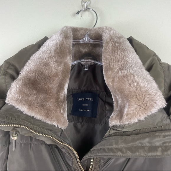 Love Tree Puffer Vest Gold Hardware Faux Fur Collar Size Medium - Picture 3 of 12